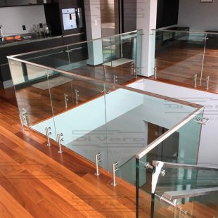 Guarda-corpo com torre maciça redonda