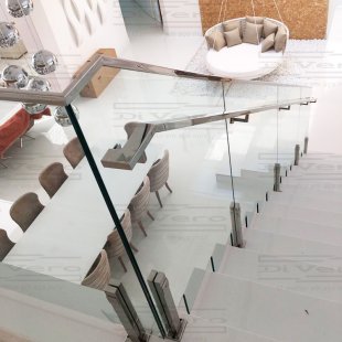 Guarda-corpo com torre tubular e corrimão 50x20mm