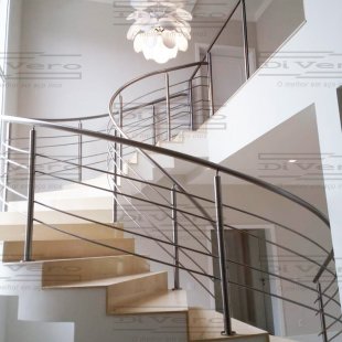 Guarda-corpo curvo com 4 travessas